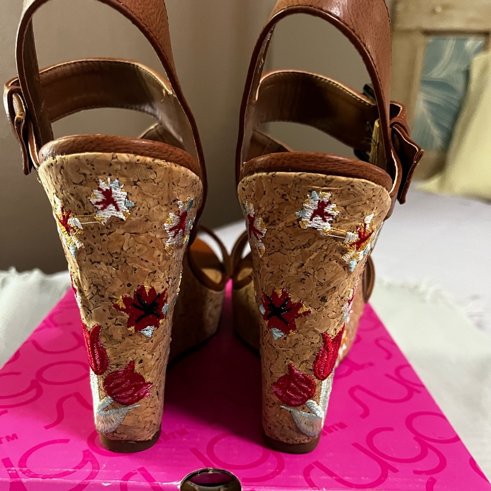 Platform Sandals - Picture 6 of 8